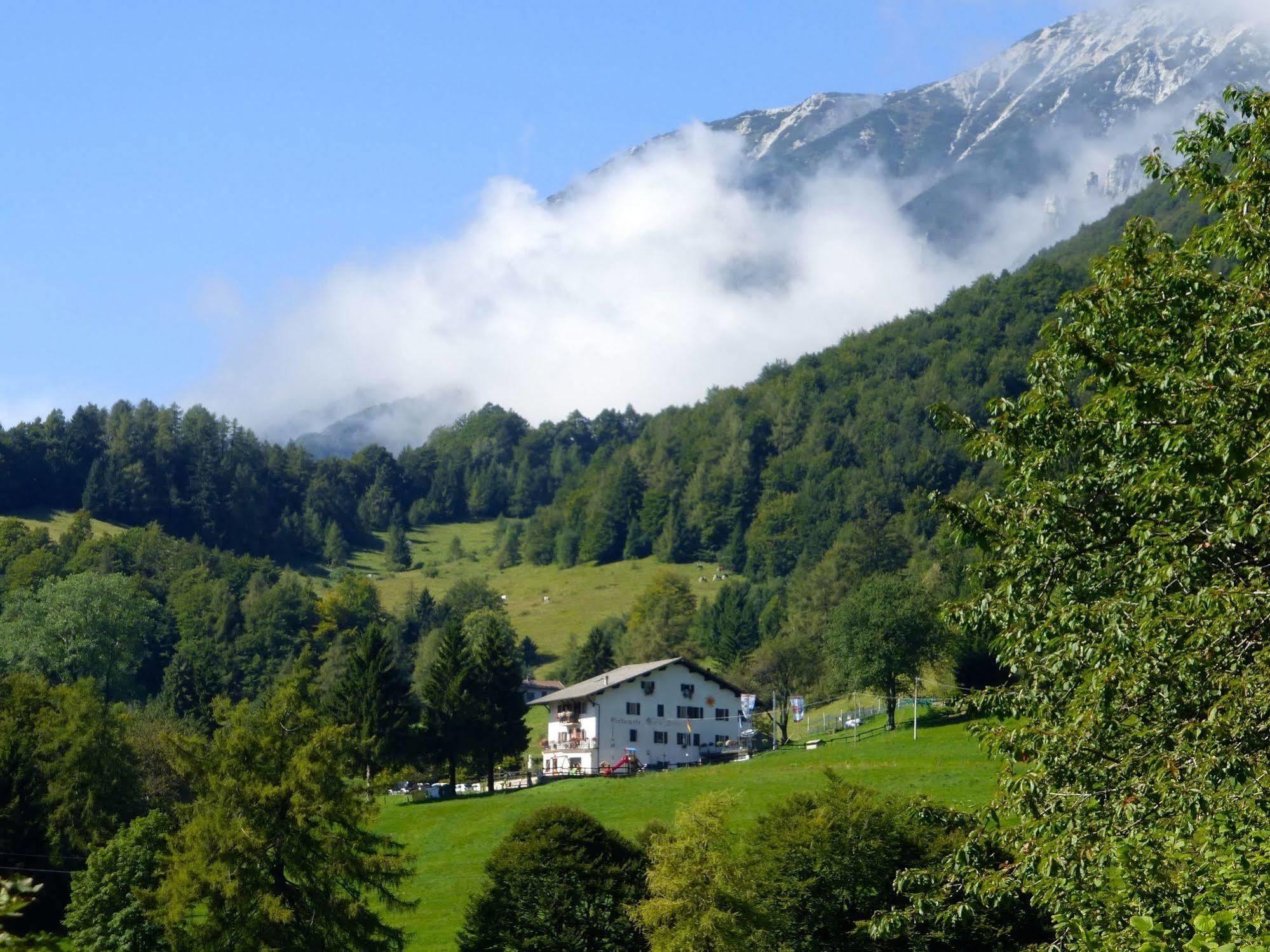Rifugio Monte Baldo Hotel Avio Exterior foto